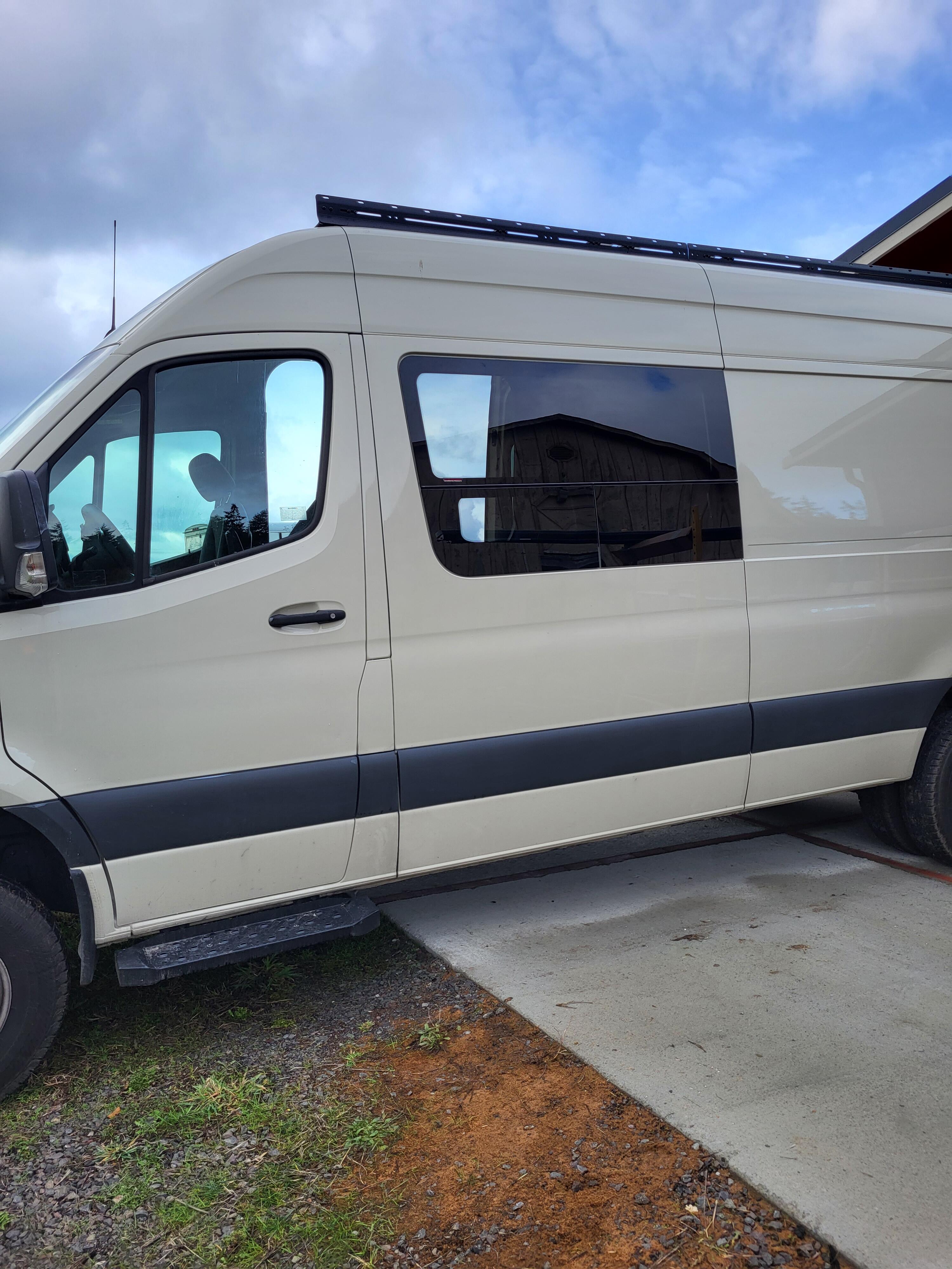 CRL FW621L Mercedes Sprinter T-Vent Window (Driver Side Forward)