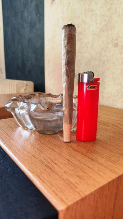 WEED RED LIGHT DISTRICT (JOINT).jpg